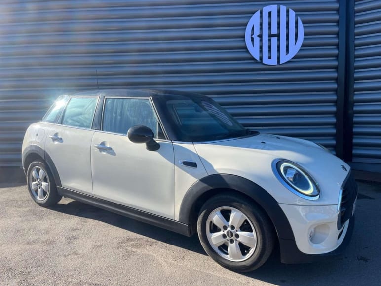 MINI HATCHBACK