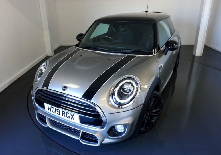 MINI HATCHBACK