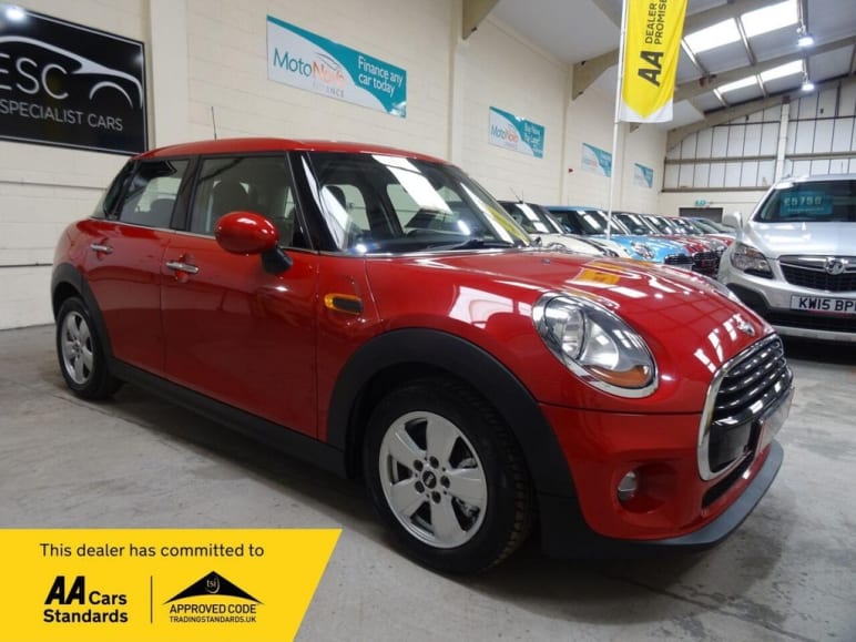 MINI HATCHBACK