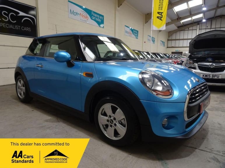 MINI HATCHBACK