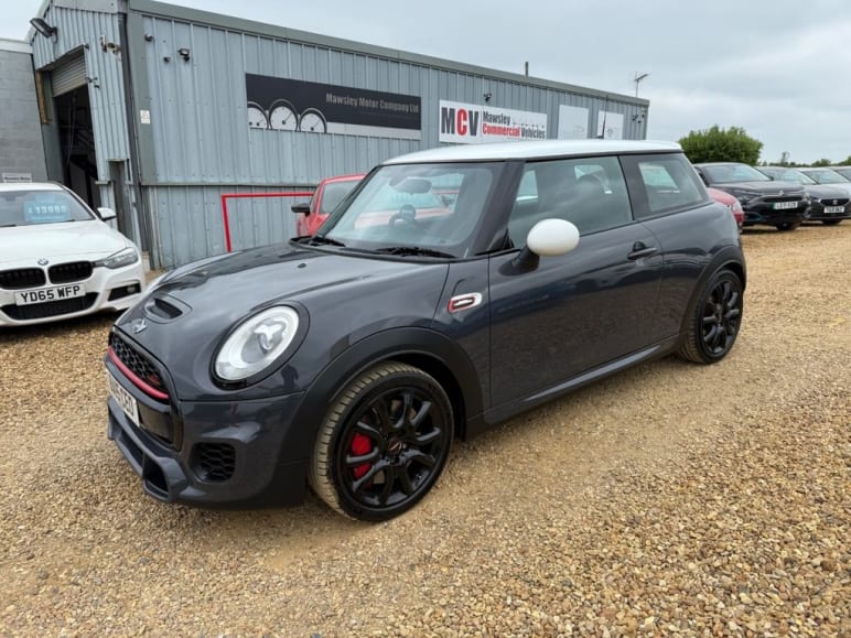MINI HATCHBACK