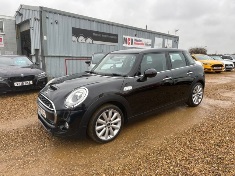 MINI HATCHBACK