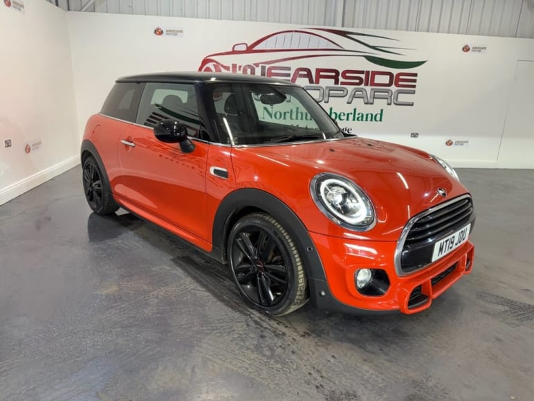 MINI HATCHBACK
