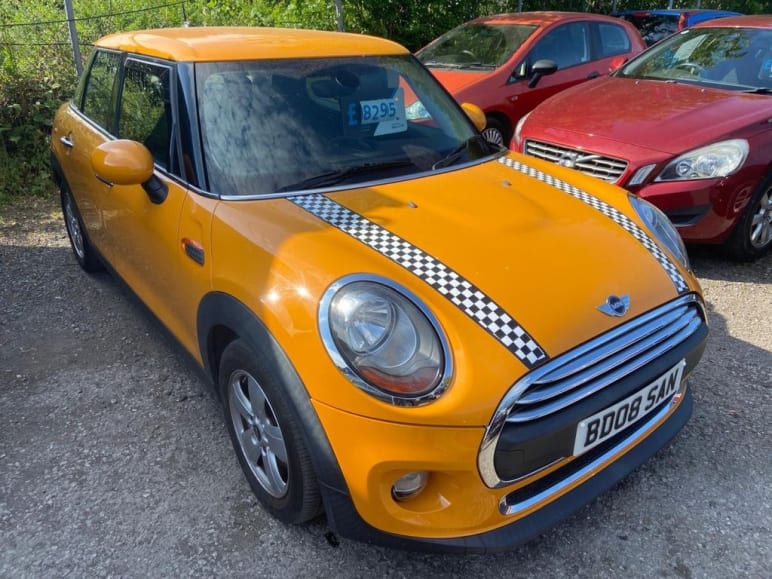 MINI HATCHBACK