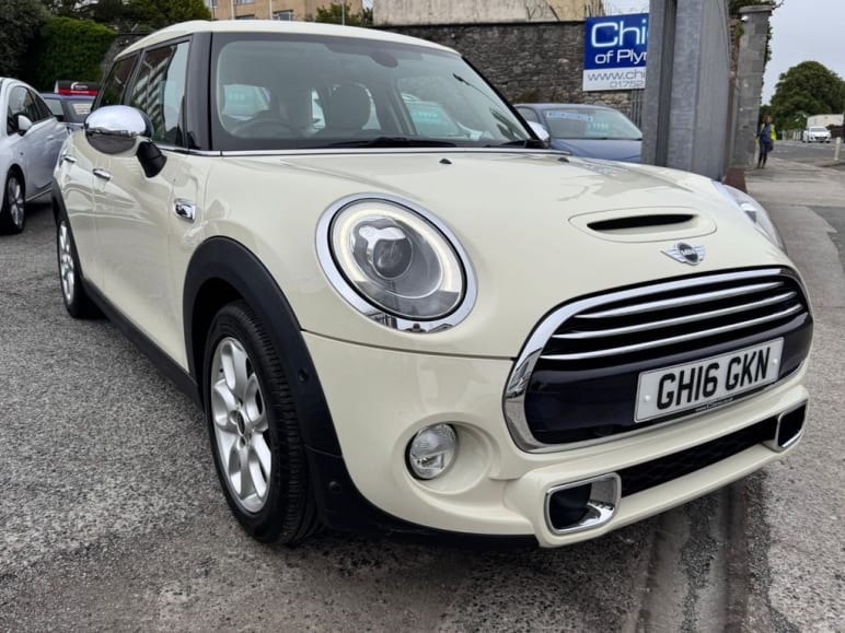 MINI HATCHBACK
