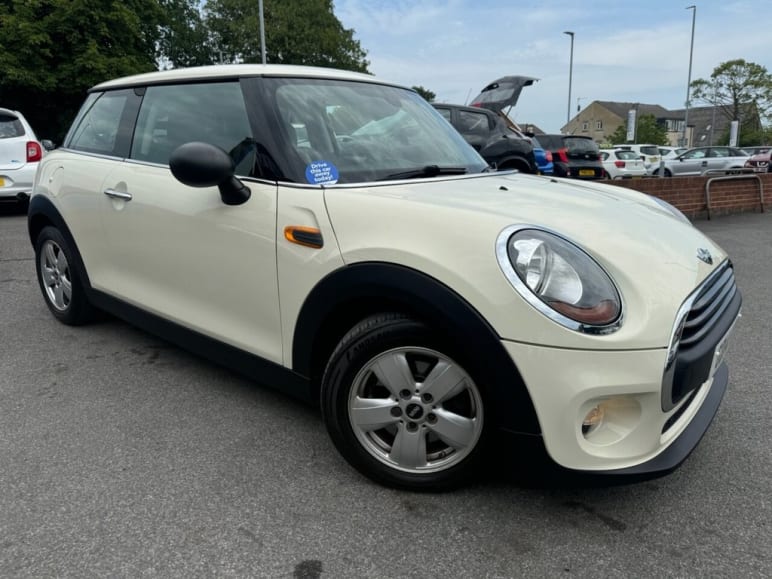 MINI HATCHBACK