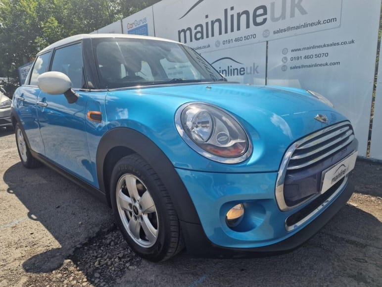 MINI HATCHBACK