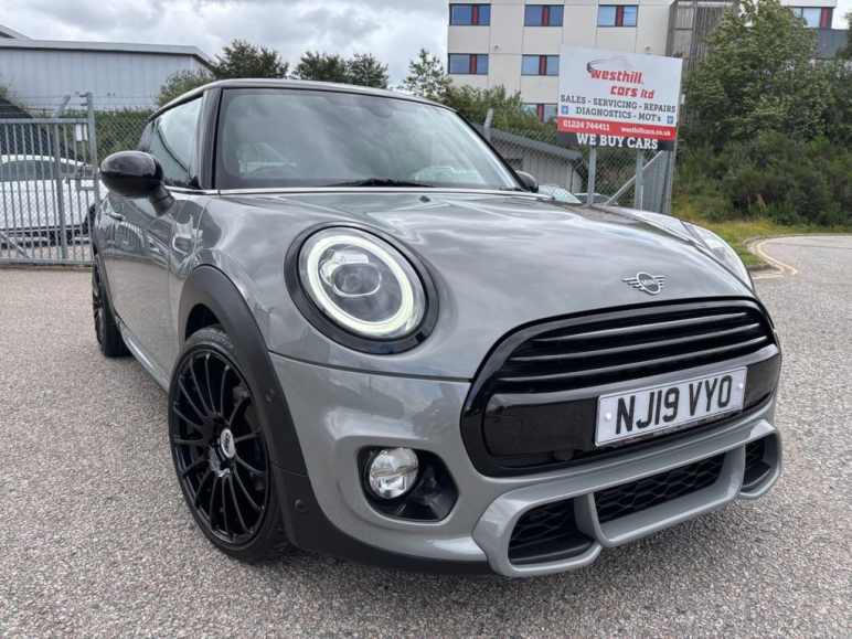 MINI HATCHBACK