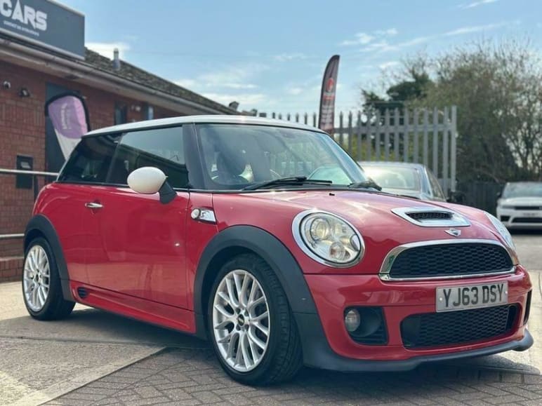 MINI HATCHBACK