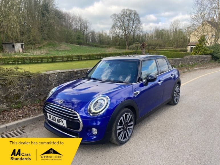 MINI HATCHBACK