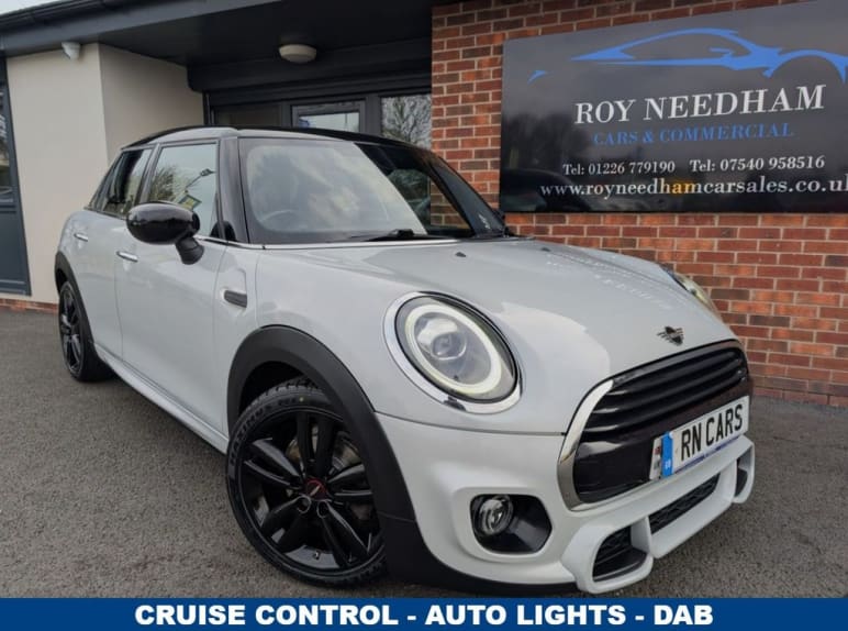 MINI HATCHBACK