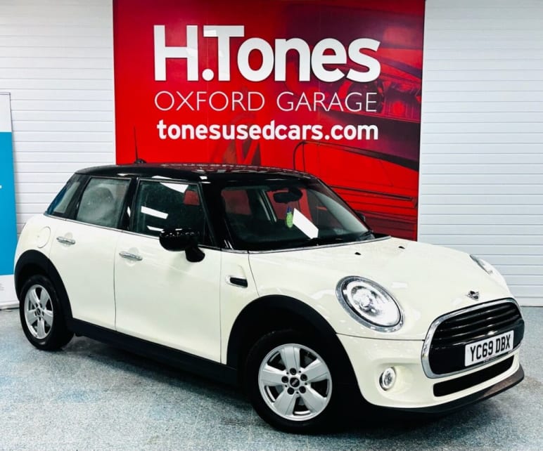MINI HATCHBACK