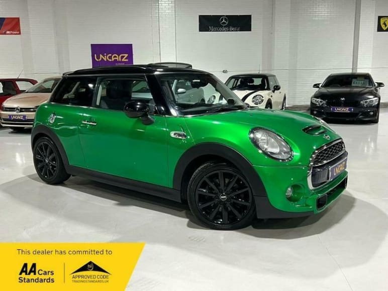 MINI HATCHBACK