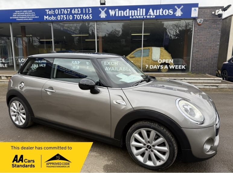 MINI HATCHBACK