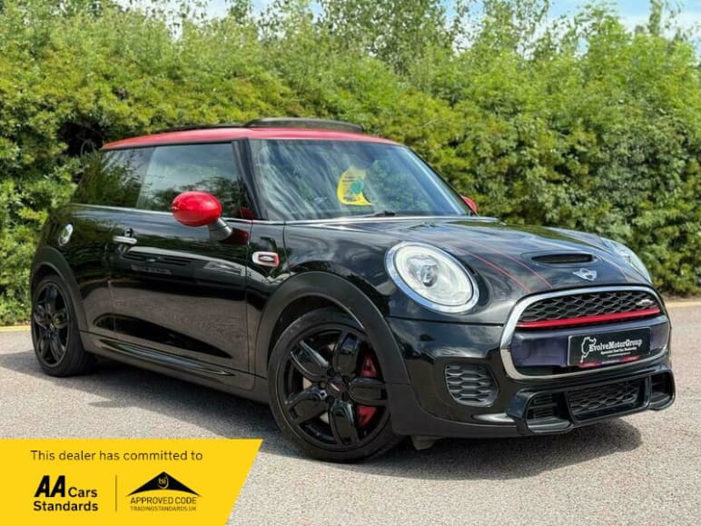 MINI HATCHBACK