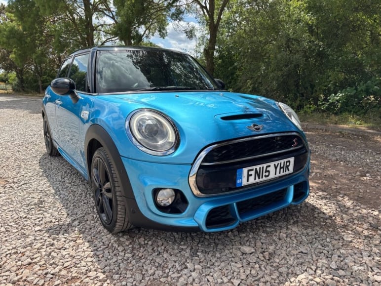 MINI HATCHBACK