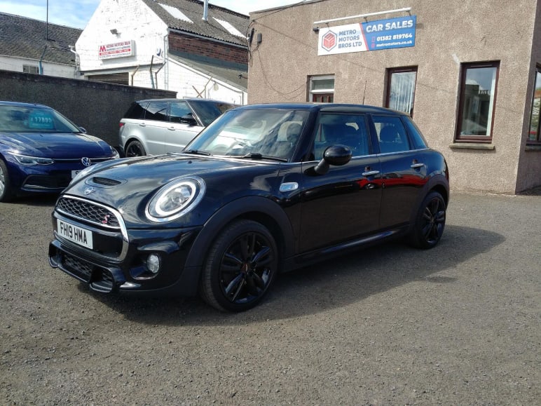MINI HATCHBACK