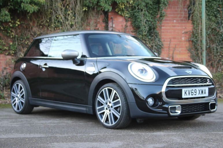 MINI HATCHBACK