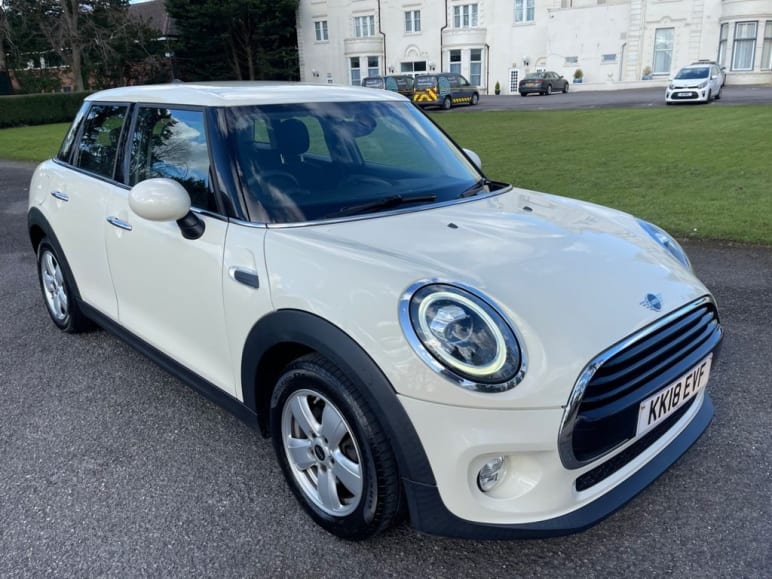 MINI HATCHBACK