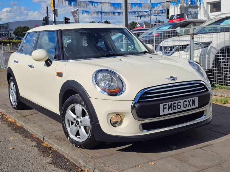 MINI HATCHBACK