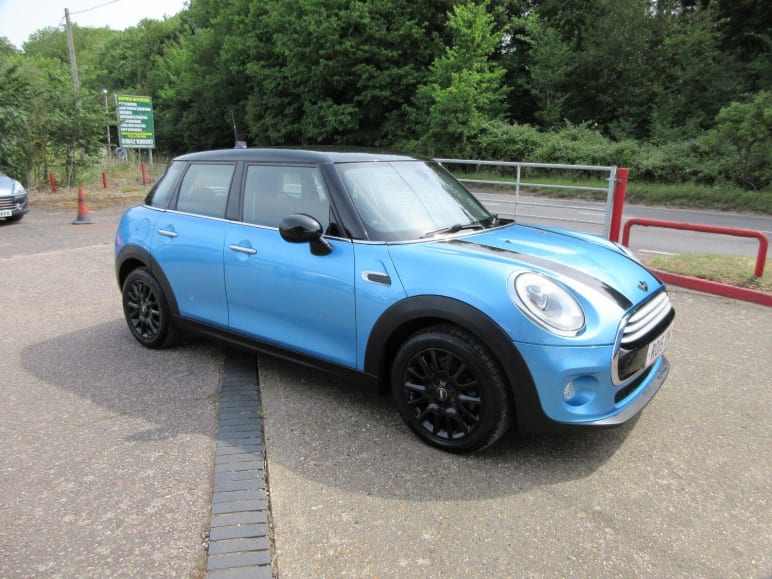 MINI HATCHBACK