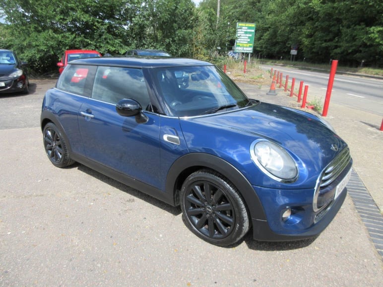 MINI HATCHBACK