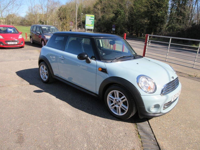 MINI HATCHBACK