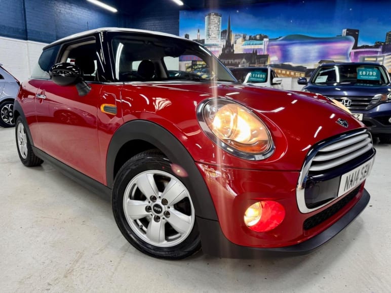MINI HATCHBACK