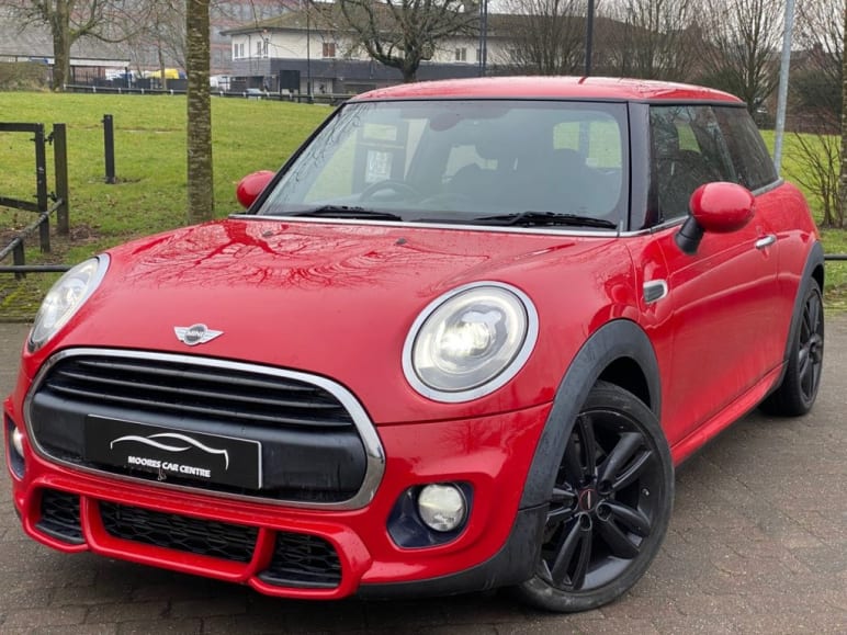 MINI HATCHBACK
