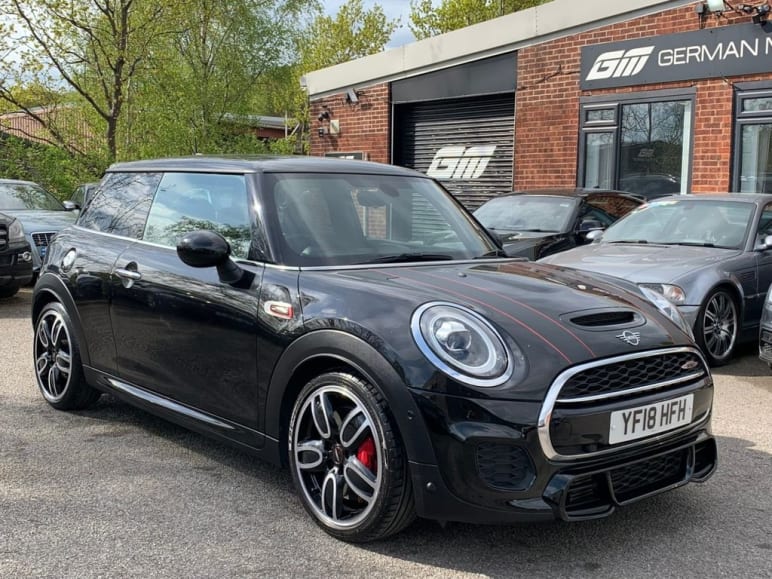 MINI HATCHBACK