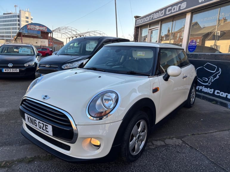 MINI HATCHBACK