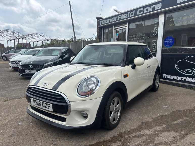 MINI HATCHBACK