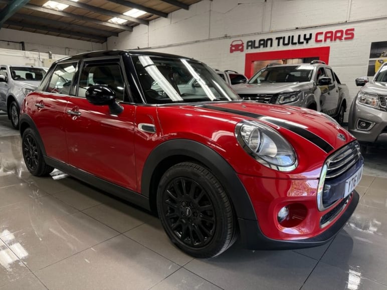 MINI HATCHBACK