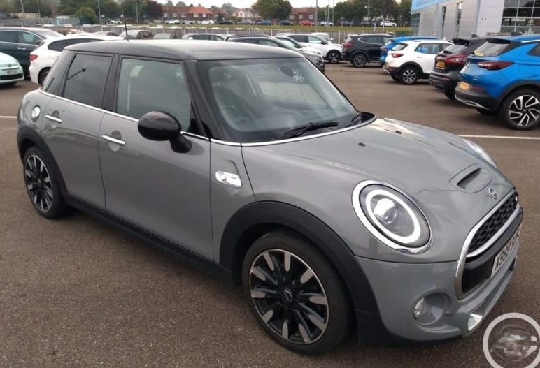 MINI HATCHBACK