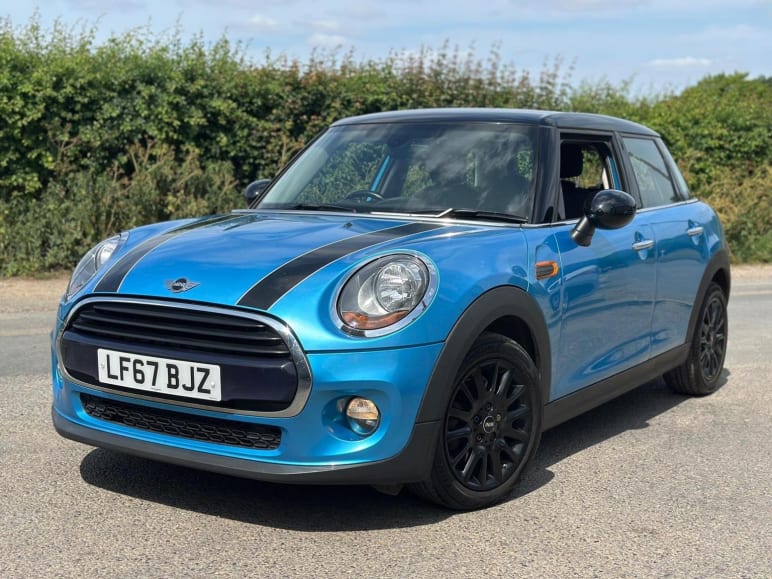 MINI HATCHBACK