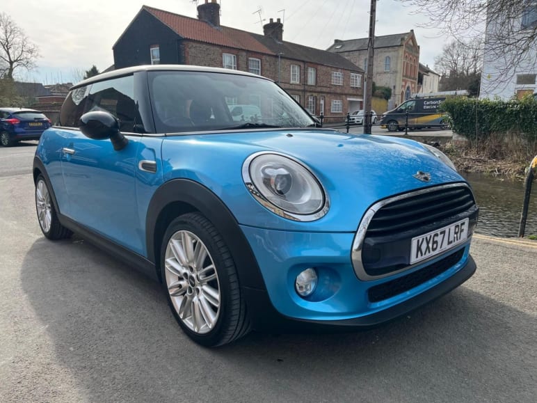 MINI HATCHBACK