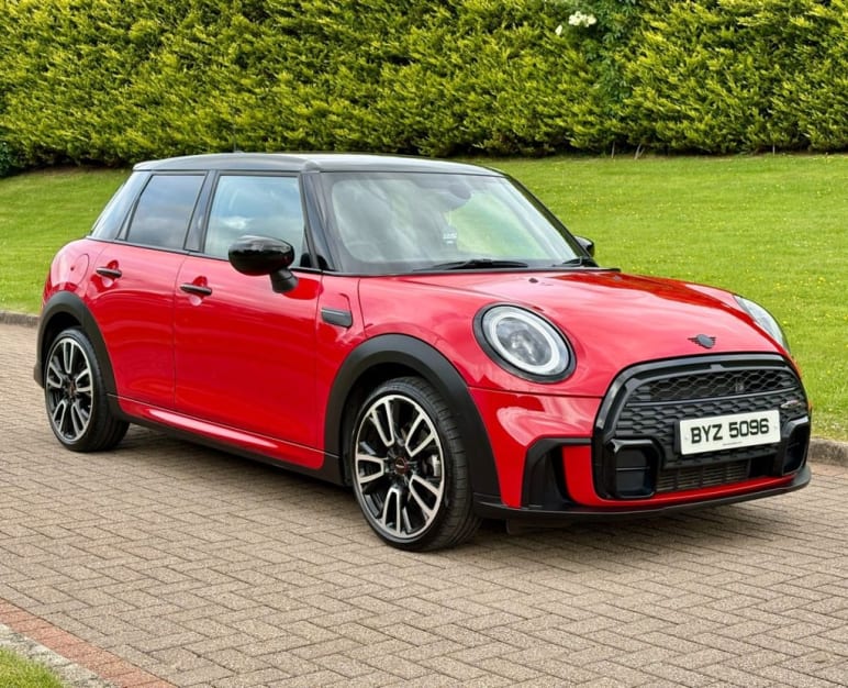 MINI HATCHBACK