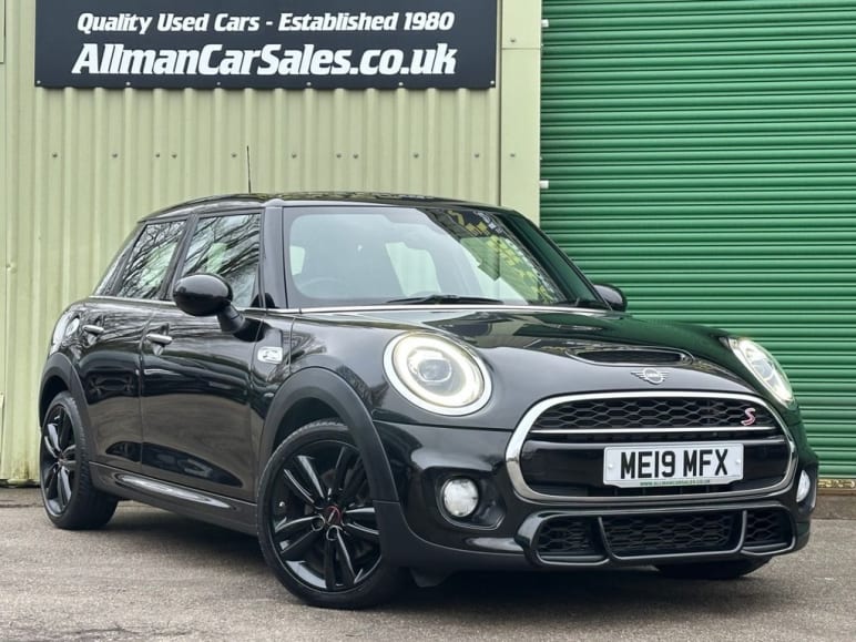MINI HATCHBACK