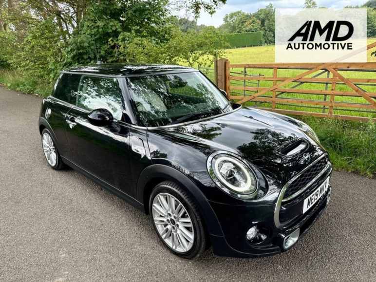 MINI HATCHBACK