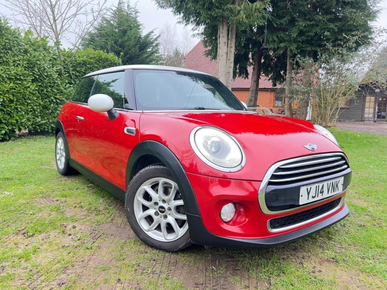 MINI HATCHBACK