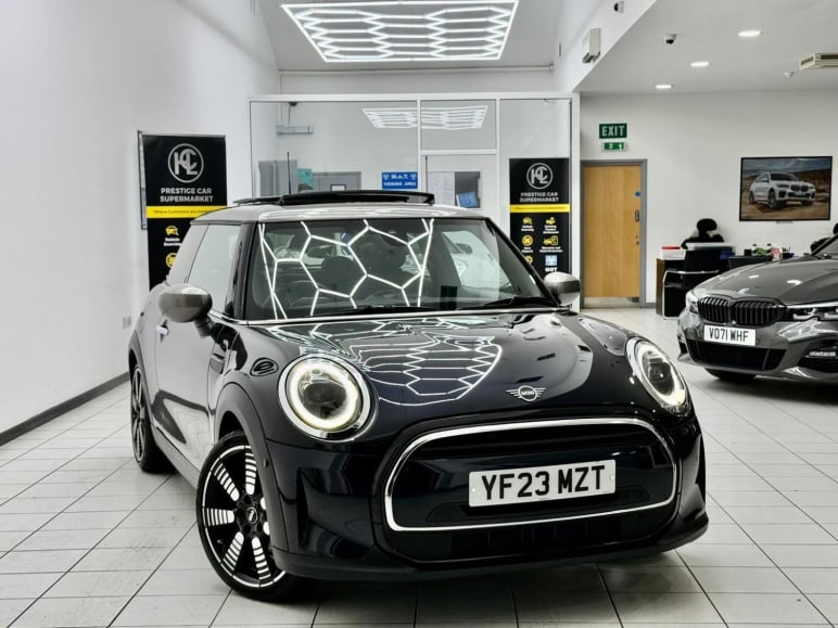 MINI HATCHBACK