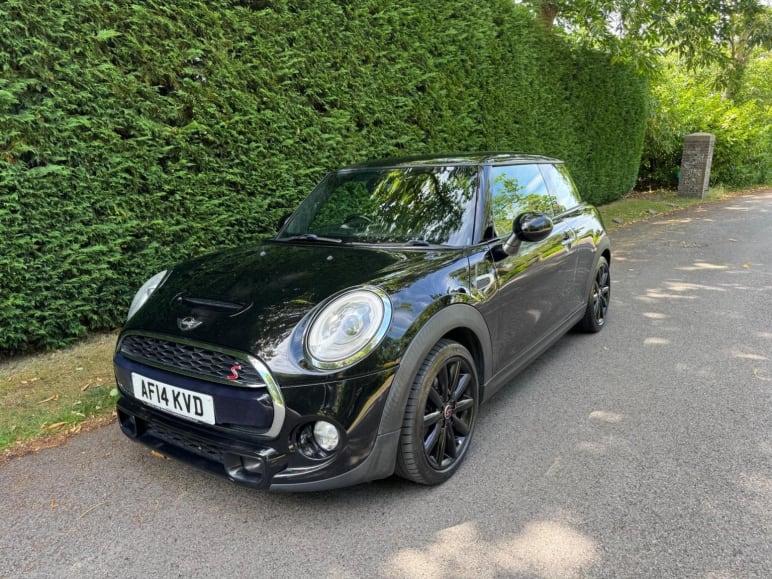 MINI HATCHBACK