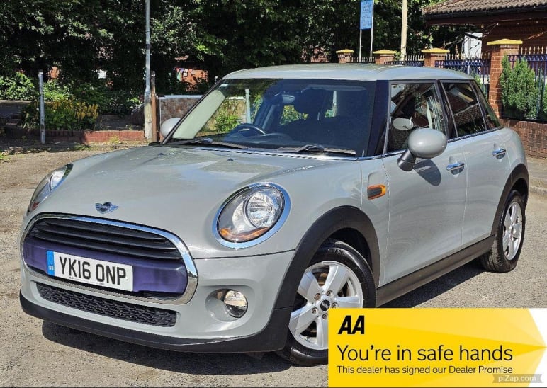 MINI HATCHBACK