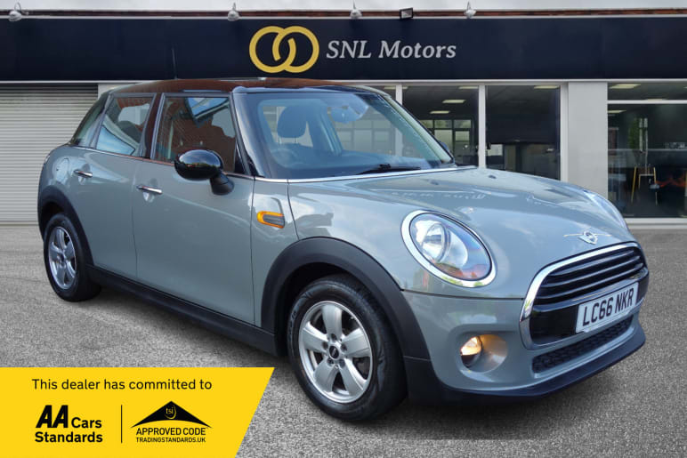 MINI HATCHBACK