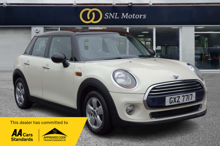 MINI HATCHBACK
