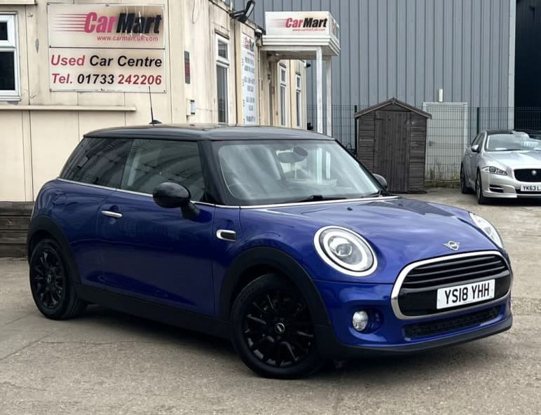 MINI HATCHBACK