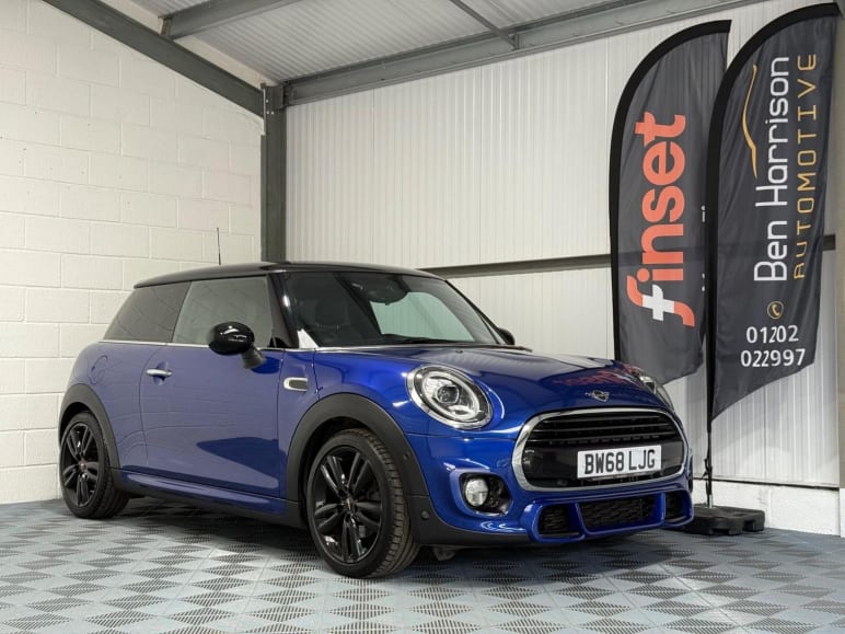 MINI HATCHBACK