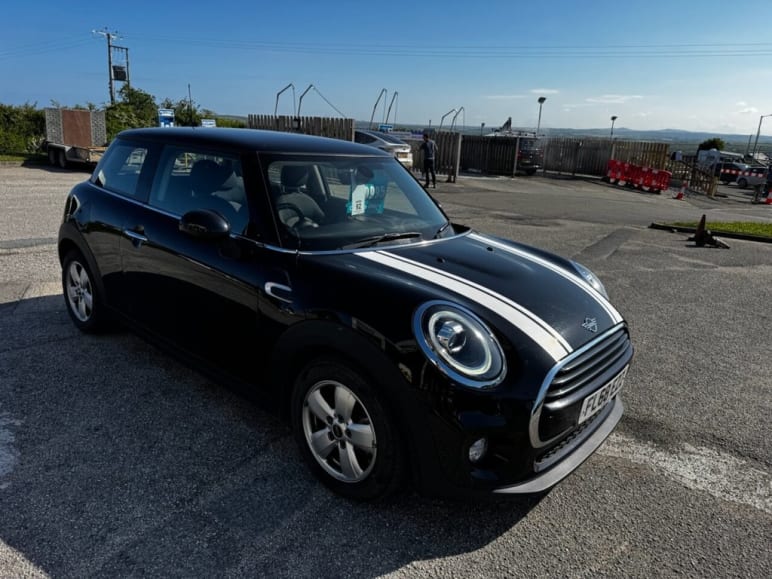 MINI HATCHBACK