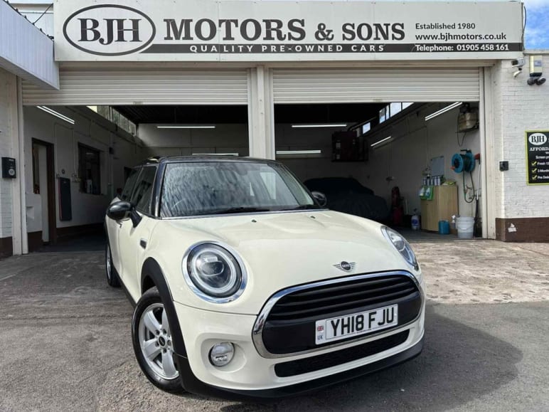 MINI HATCHBACK