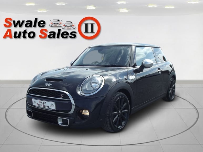 MINI HATCHBACK